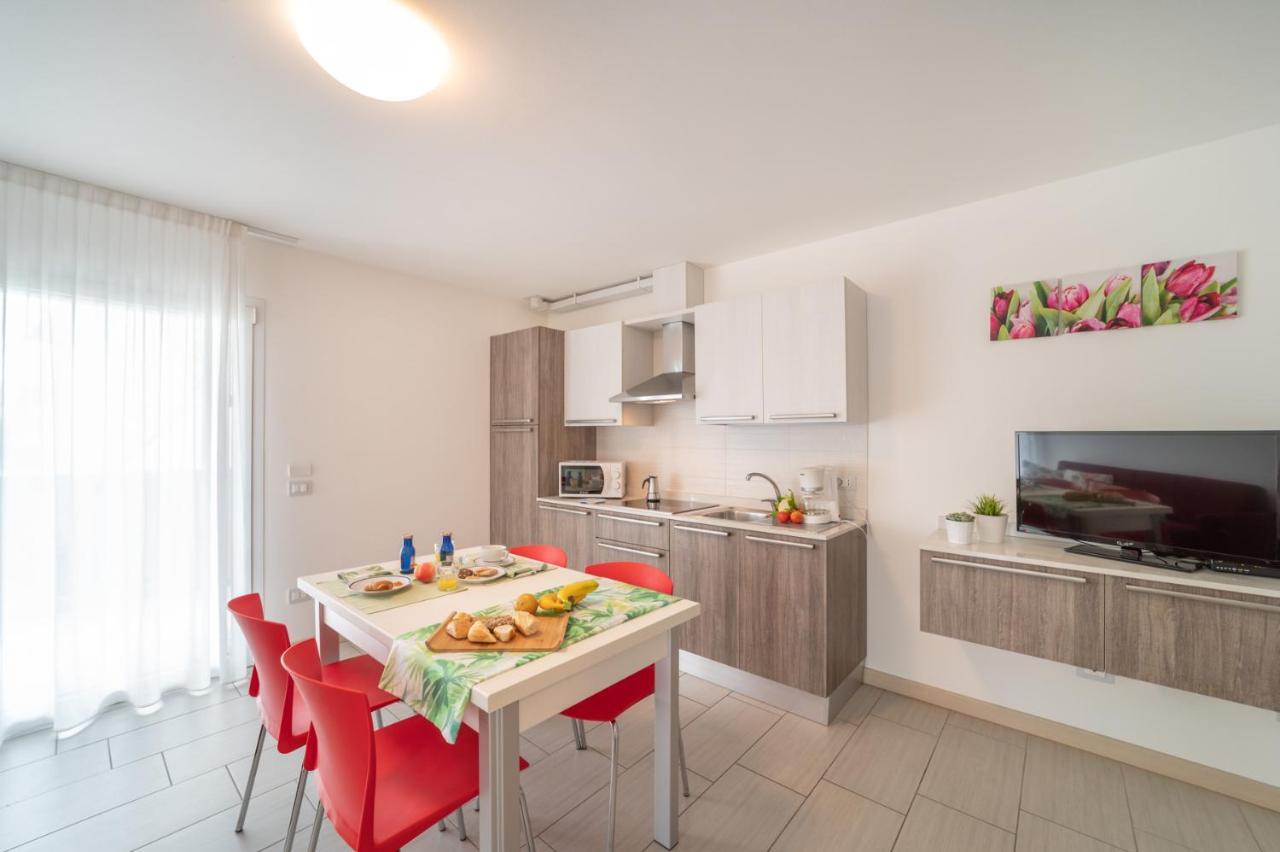 Residenza Monica Apartment Lignano Sabbiadoro Exterior foto