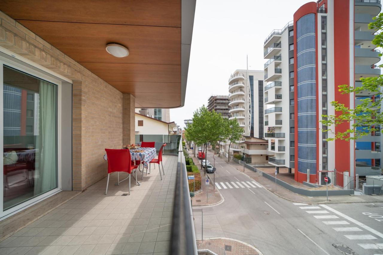 Residenza Monica Apartment Lignano Sabbiadoro Exterior foto