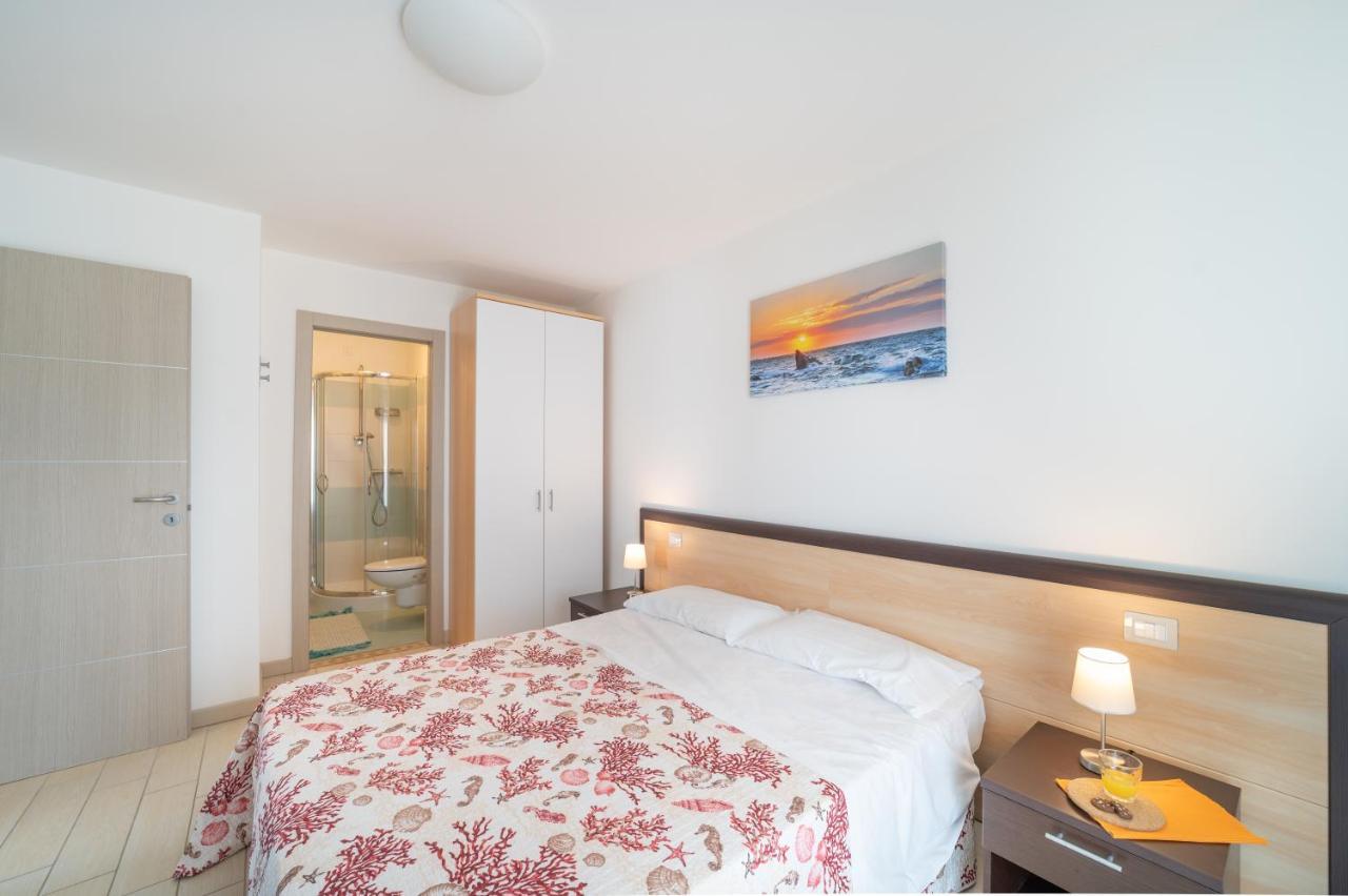 Residenza Monica Apartment Lignano Sabbiadoro Exterior foto