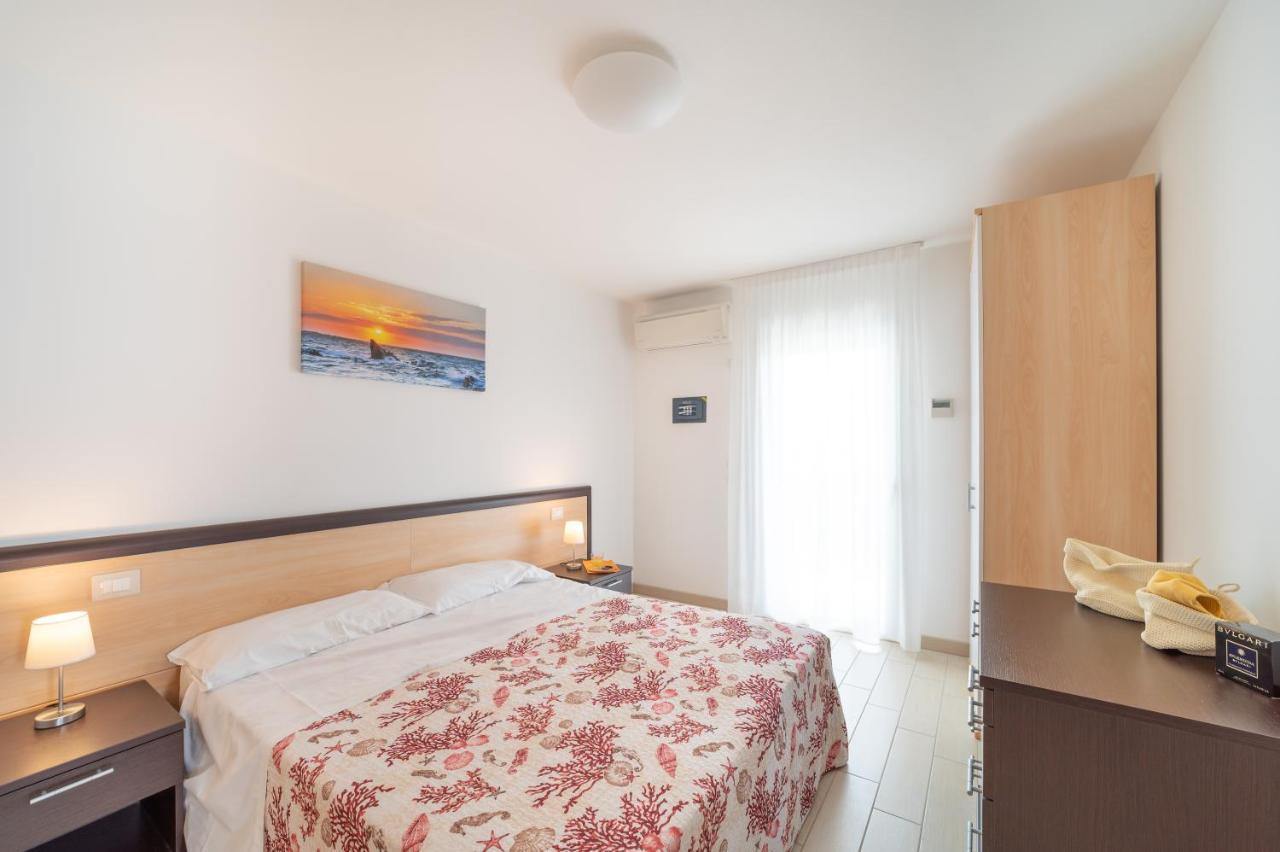 Residenza Monica Apartment Lignano Sabbiadoro Exterior foto