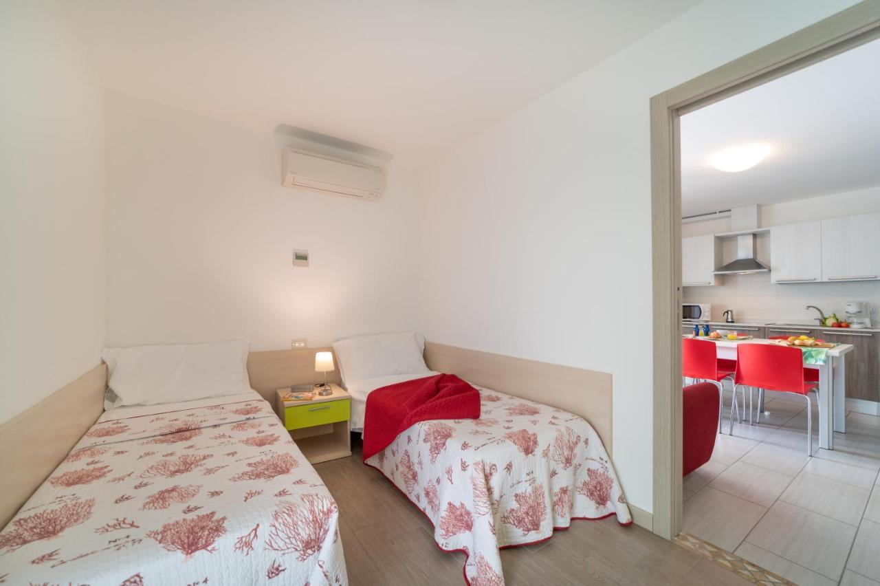 Residenza Monica Apartment Lignano Sabbiadoro Exterior foto
