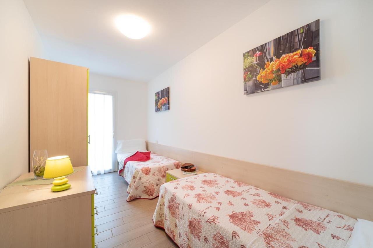 Residenza Monica Apartment Lignano Sabbiadoro Exterior foto