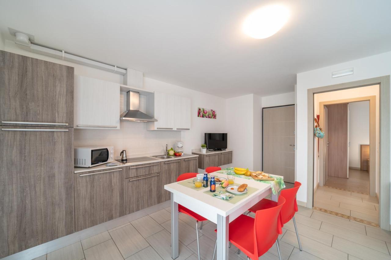 Residenza Monica Apartment Lignano Sabbiadoro Exterior foto