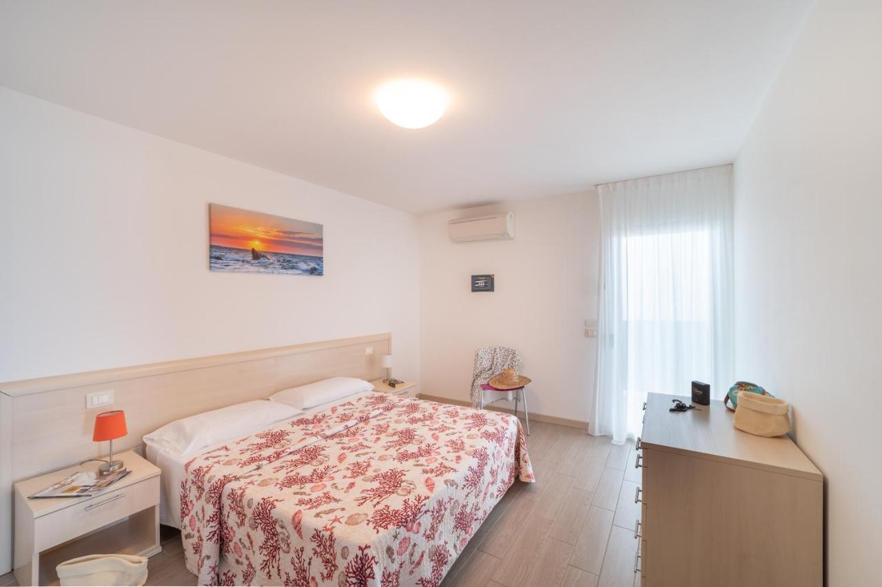 Residenza Monica Apartment Lignano Sabbiadoro Exterior foto
