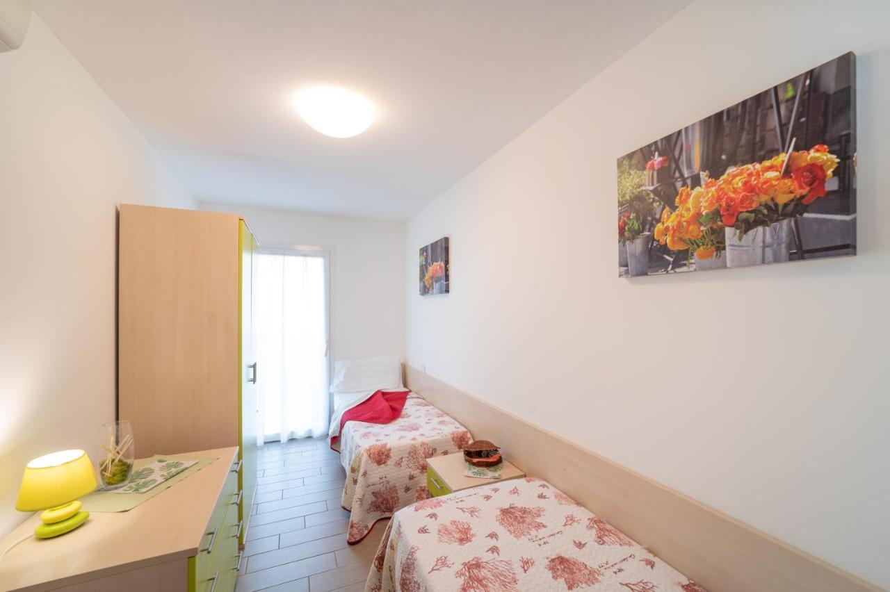Residenza Monica Apartment Lignano Sabbiadoro Exterior foto