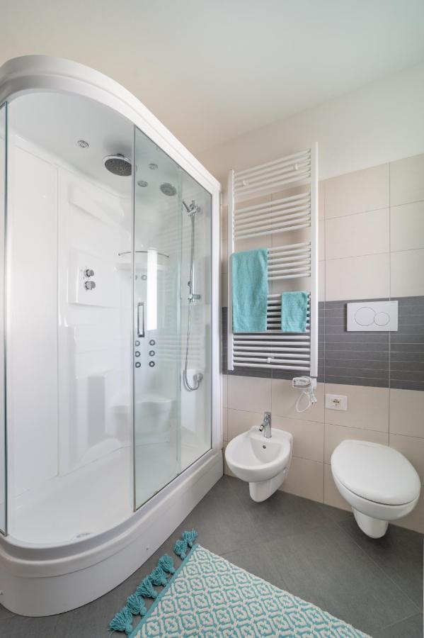 Residenza Monica Apartment Lignano Sabbiadoro Exterior foto